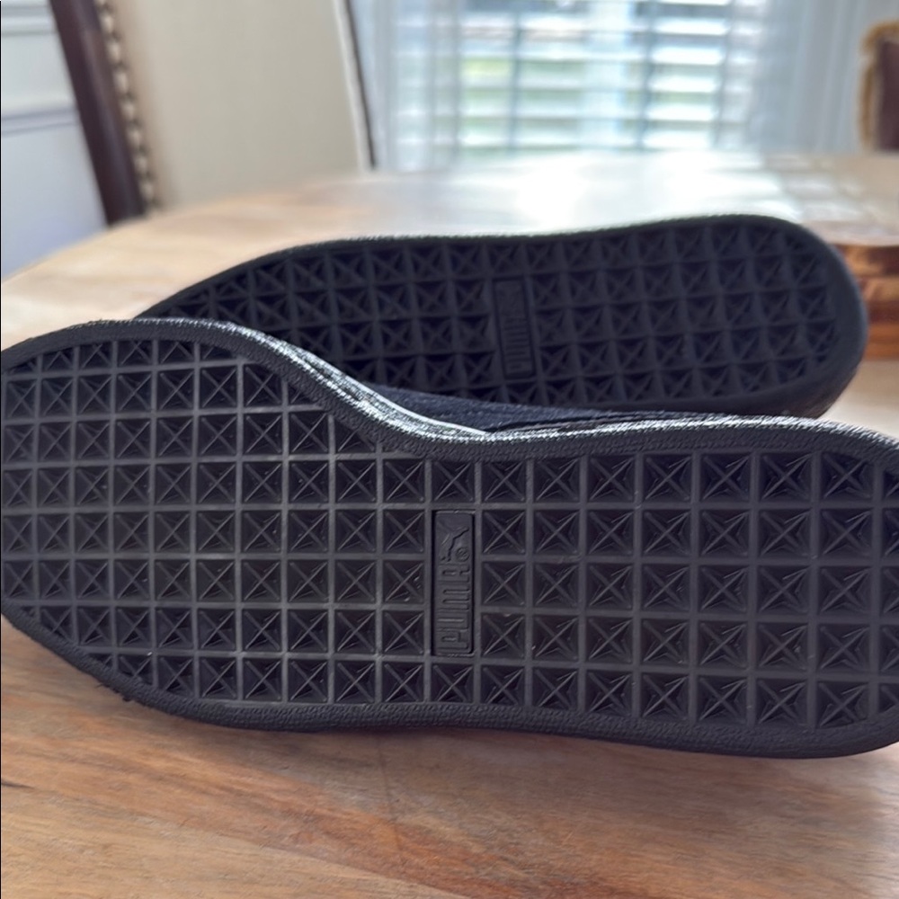 Puma Black Sneakers with Suede Finish and Speckled Sole - Picture 5 of 5
